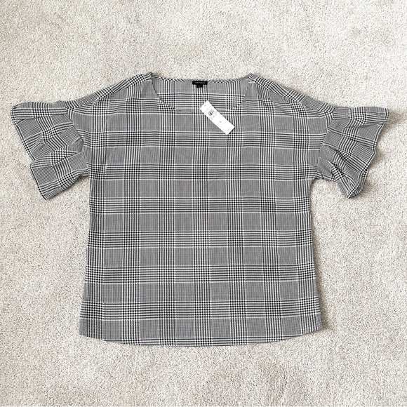 Ann Taylor Tops - NWT Ann Taylor Flutter Top L